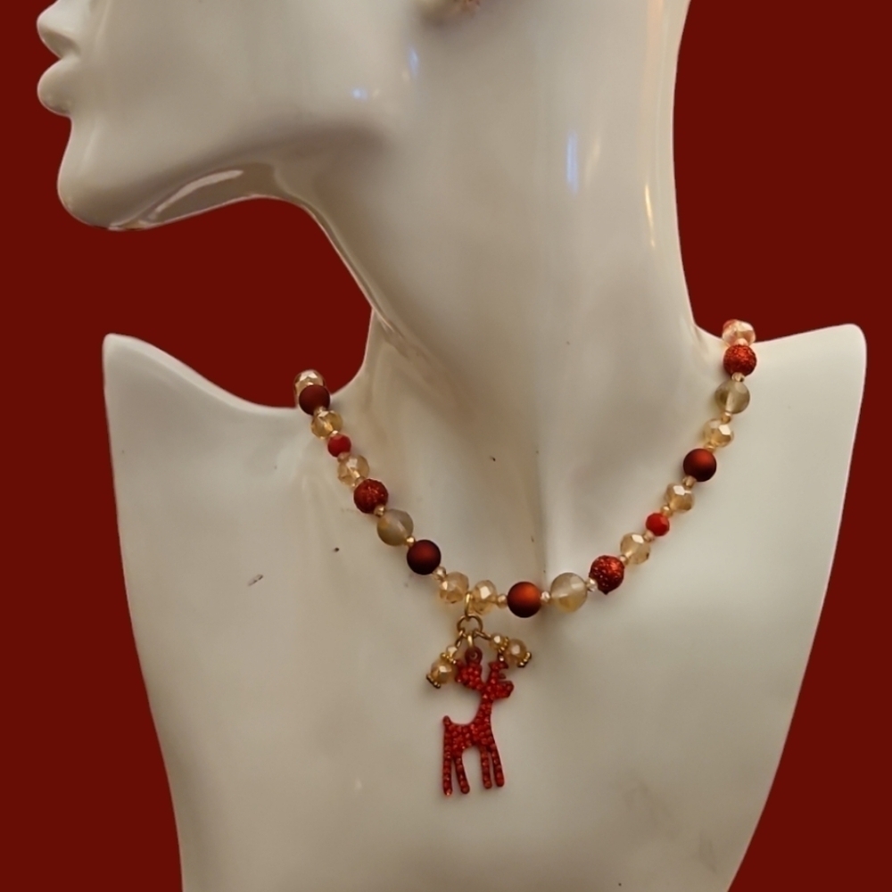 Glass Beaded Chain Glitter Reindeer Pendant Christmas Necklace - Picture 2 of 7